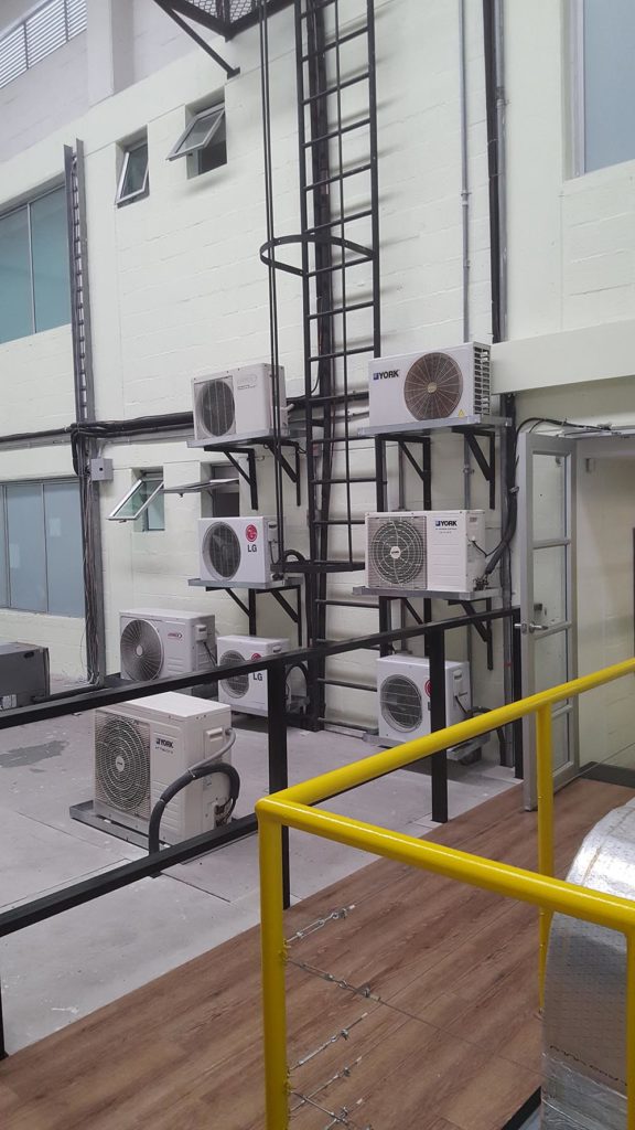 MONTAJE SISTEMAS MINI SPLIT OFICINAS